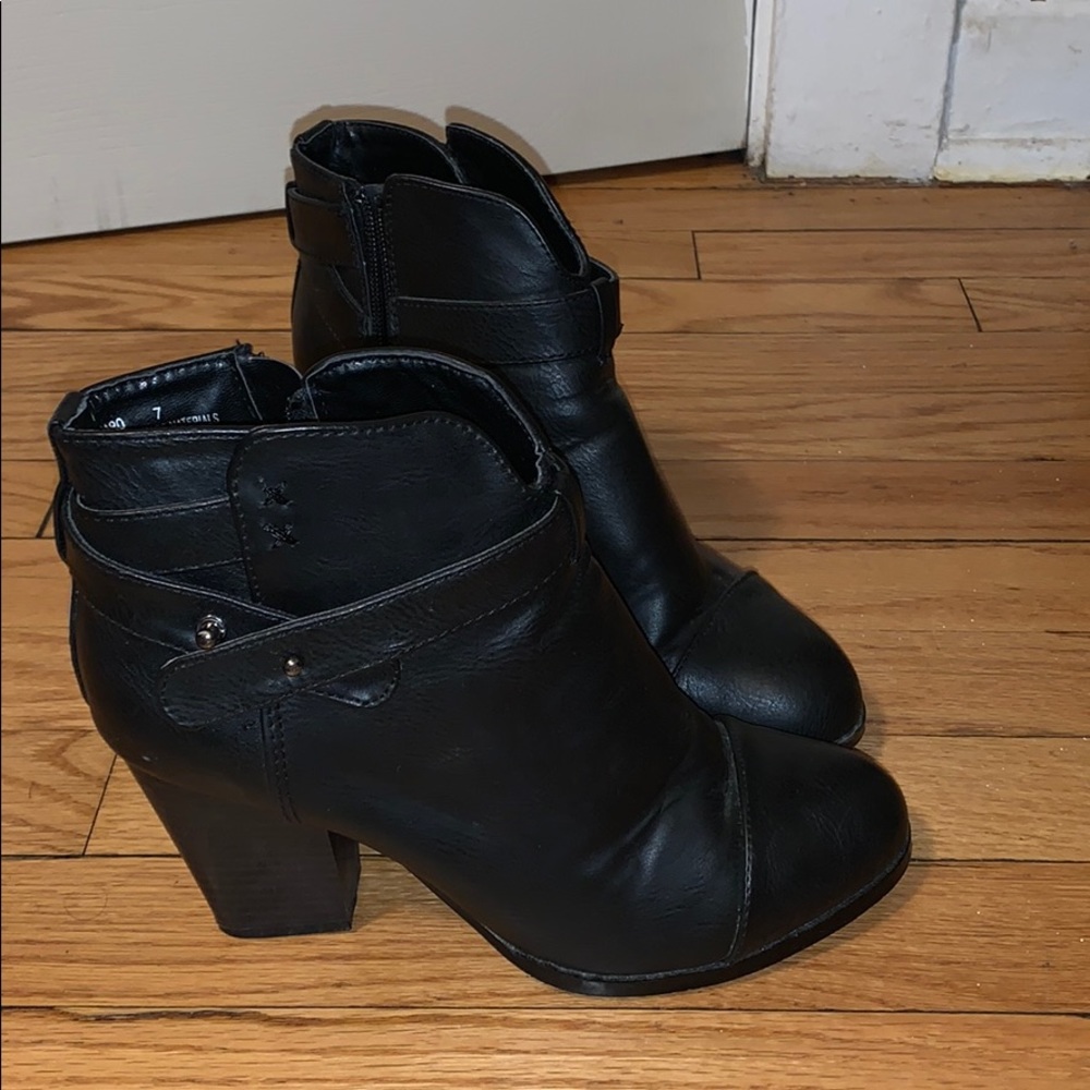 Black booties sz 7